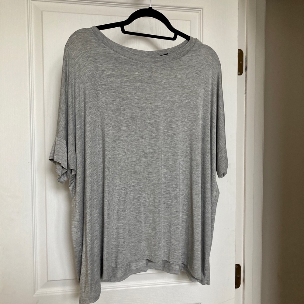 Agnes & Dora NWT gray shirt Small